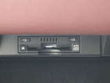 広がる運転支援サービスETC2.0搭載。全国の高速道路に設置されたITSスポットと双方向通信を図り、広域な道路交通情報や安全運転をサポートする情報を得て、音声やナビ画面上にタイムリーにお知らせします。
