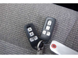 キーを携帯するだけで、カギの施錠、開錠が可能。またエンジン始動も行えます。