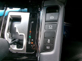 電動パーキングブレーキを搭載。スイッチ操作でパーキングブレーキを作動・解除することが可能ですので、操作の力が不要ですよ♪
