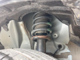 お車を安心してお乗りいただく為には、足回りの定期点検が欠かせません。サービスサポート(有償保証)では無料点検もご提供しており、安心のカーライフをお過ごしいただけるサポート体制が整っています。