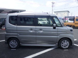 国の指定を受けた自社工場で、整備士が車検と点検整備を行っております。