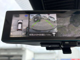 ディスプレイ付ルームミラーでクルマを上空から見下ろしているかのように、状況を把握できます。4つのビュー「トップ・フロント・サイド・バックビュー」を切り替えることで狭い場所でも周囲が映像で確認できます。
