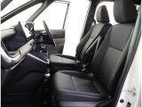 高いホールド性で運転姿勢が安定します。長距離ドライブでも疲れにくいのが魅力です。快適なドライビングライフをお送りください♪