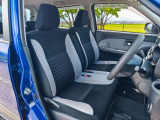 運転席のシートはホールド性に優れ疲れませんよ!