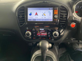 【オートエアコン】一度お好みの温度に設定すれば、車内の温度を検知し風量や温度を自動で調整。暑い&hellip;寒い&hellip;と何度もスイッチ操作をする必要はありません。快適な車内空間には必須の機能ですね♪