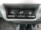 運転席にシートヒーターがついております。寒い日でも座面を温めてくれるスグレモノです!冷え性の女性にオススメの装備です♪