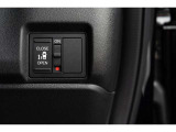 片側電動スライドドアを装備!荷物で手が塞がる時など簡単にドアの開閉ができます!