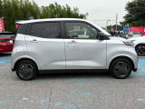 【VDC】運転操作やクルマの速度を検知して、ブレーキやエンジン出力の制御を 自動的に行い、滑りやすい路面やカーブを曲がるときや障害物を回避するときにクルマ の横滑りを軽減し、運転に安心感を与えます。