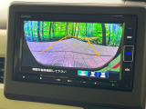 【バックカメラ】駐車時に後方がリアルタイム映像で確認できます。大型商業施設や立体駐車場での駐車時や、夜間のバック時に大活躍!運転スキルに関わらず、今や必須となった装備のひとつです!