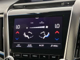 オートエアコンは温度を設定するだけで、自動で風量などを設定してくれます。運転しながら操作も必要ないので、安全性も向上します。