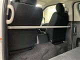 セパレーターバーは、必ず荷室のいちばん前の位置になる様に取り付けてください。走行中は必ず取り付けたまま走行してください。