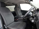 運転席まわりです。実際に座ってみて乗り心地を体感してみて下さい。
