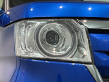 LEDヘッドライトは、点灯の瞬間から最大光量を発揮し、突然暗くなるトンネルなどでの安定感を高めます。
