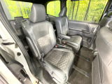後部座席も気になるようなキズ・汚れやへたり等、大きなダメージはなく、良好な状態です。