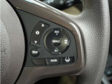 ◆アダプティブクルーズコントロール◆予め設定した車速内でクルマが自動的に加減速。前走車との適切な車間距離を維持しながら追従走行します。【LKAS】車線維持支援システムでステアリング操作を支援。