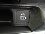 便利な充電用USBジャックも付いています。