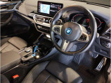 ☆センターパネルを運転席側に僅かに傾けたBMW独特のインパネ☆【駆け抜ける歓び】はここからもスタートしております☆