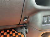 助手席側に荷物をかけられるフックも付いております。