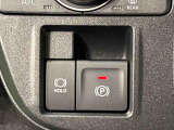 指先だけで簡単に操作が可能な電動パーキングブレーキを採用。「HOLD」スイッチを押すと、渋滞や信号待ちなどでブレーキペダルから足を離しても、ブレーキを保持するので安心です