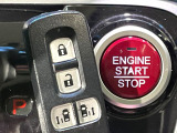 【キーレス】少し離れた場所からでもボタン一つでドアの開錠・施錠ができるのでとっても便利!ドアの鍵穴周りに傷をつけることもありません♪