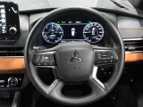 【純正革巻きステアリング】上質な革を使用することで、手にしっかり馴染みとても運転しやすいハンドルです♪