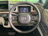 インテリアに合わせたデザインのステアリングは、運転される方のことも考え、運転しやすい形状、大きさです。是非一度、実際に触ってお確かめください。