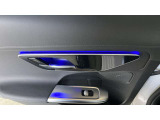 【メモリー付パワーシート】シートをかたどった調整スイッチはメルセデス・ベンツが特許を持っています。様々な体型の乗員に合わせた、きめ細かい調整が可能になっています。
