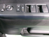 運転席から全ての窓の開閉ができます。ウィンドウロック機能はお子様のいたずら防止に有効です。