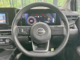 インテリアに合わせたデザインのステアリングは、運転される方のことも考え、運転しやすい形状、大きさです。是非一度、実際に触ってお確かめください。