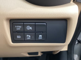 各種機能の切替スイッチは運転席パネル下に集約されています。任意で切り替え可能なため状況に合わせてお使いください。