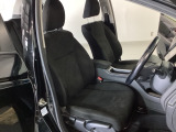 フロントはゆったり座れるセパレートシートです。
