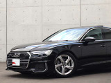 ●Audiが最初に採用したLEDポジショニングランプ。シャープなラインで昼間でも点けていたいと思うほど上品でオシャレです。夜間走行時はさらに目立ちます!