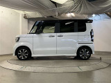 両側パワースライドドア付きだから、狭い駐車スペースなどでの 乗り降りラクラク!小さなお子さまのいるご家庭には嬉しい装備。