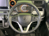 【純正革巻きステアリング】上質な革を使用することで、手にしっかり馴染みとても運転しやすいハンドルです♪