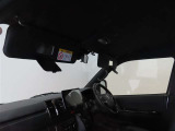 運転席、助手席にはバニティーミラーがあり、身だしなみチェックが簡単で出来ますね!