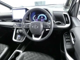 【運転席まわり】・・・ハンドルやシートなども隅々までクリーニング済み。キレイな車内でドライブがより一層快適にお楽しみいただけると思います。