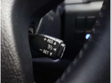 レーダークルーズコントロール(全車速追従機能付)付きです。車速に応じて追従支援してくれるので、ロングドライブも快適です。詳細は販売店スタッフまでおたずねください。