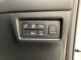 各種機能の切替スイッチは運転席パネル下に集約されています。任意で切り替え可能なため状況に合わせてお使いください。
