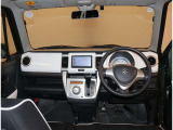 オシャレなインテリアで運転する気分も盛り上がりますよね^^
