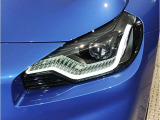 BMWの伝統の丸目4灯ヘッドライトでございます。LEDライトで視認性もよく明るく安全性の向上につながります。