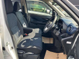 ◆運転席まわり◆運転席からの視界が左右に広く隅々まではっきりと見渡せます!クルマの前端も把握しやすく安心して運転できます!