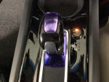 オートマチックシフトレバーは、手になじみ操作しやすい形状で安全運転にもつながります♪