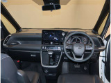 オシャレなインテリアで運転する気分も盛り上がりますよね^^