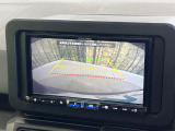 【バックカメラ】駐車時に後方がリアルタイム映像で確認できます。大型商業施設や立体駐車場での駐車時や、夜間のバック時に大活躍!運転スキルに関わらず、今や必須となった装備のひとつです!