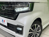 【LEDヘッドライト】悪天候や夜間走行時も良好な視界を確保し安心して運転できる高輝度LEDヘッドライトを装備!点灯速度が早く、消費電力も抑えられています。