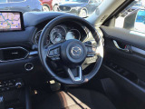 現在のMAZDA車はインパネ配置が視線の動きが少なくなるように設計レイアウトされています☆ひとつひとつの部品からMAZDAの安全に対するこだわりを感じる事が出来ます☆