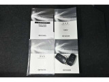 保証書・記録簿・取扱説明書と揃っていいます。キーの電池は新品にお取替えしてから納車させて頂きます。