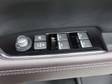 運転席のパワーウインドースイッチ部です。よく触れる場所だからこそ、使用状態があらわれますよね。ぜひこうした所もチェックしてください。
