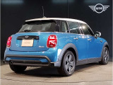 MINIのお車は、&ldquo;駆け抜ける歓び&rdquo;を体現しております。走行の安定性とコーナリングの良さを追求し、思い通りにハンドルの操作可能です。
