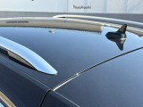 上質感をプラスするシルバールーフレール。スタイル性と実用性を兼ね備えています。